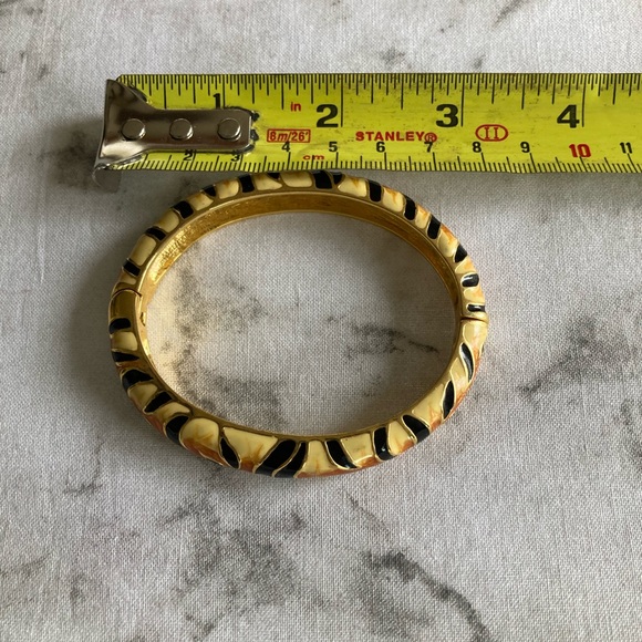 Kenneth Jay Lane tiger print bracelet clamp closure - Picture 4 of 5